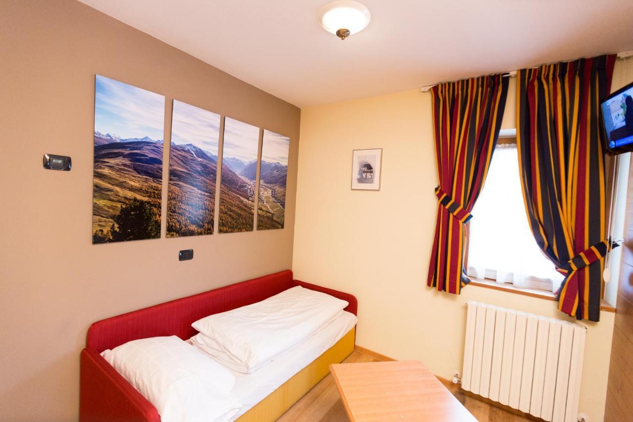 Hotel Touring Livigno Exterior foto