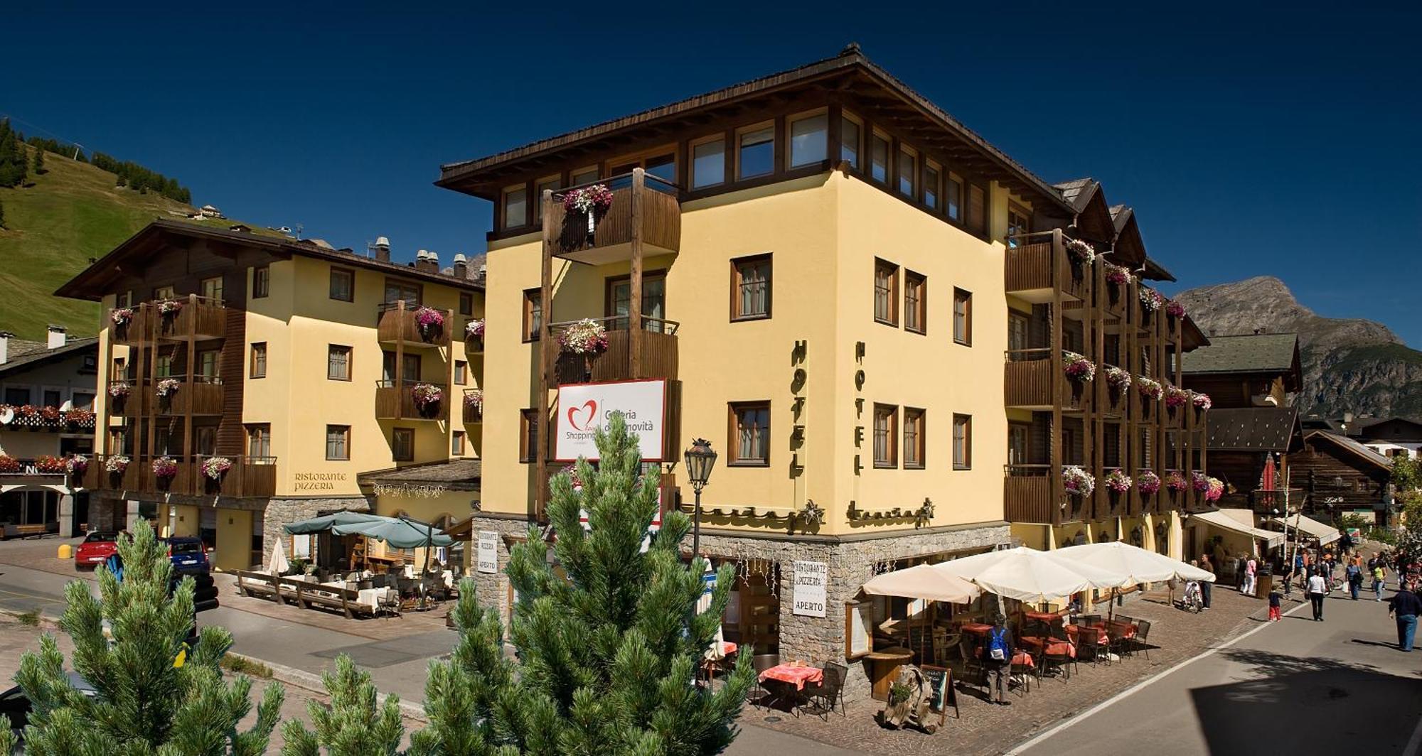 Hotel Touring Livigno Exterior foto